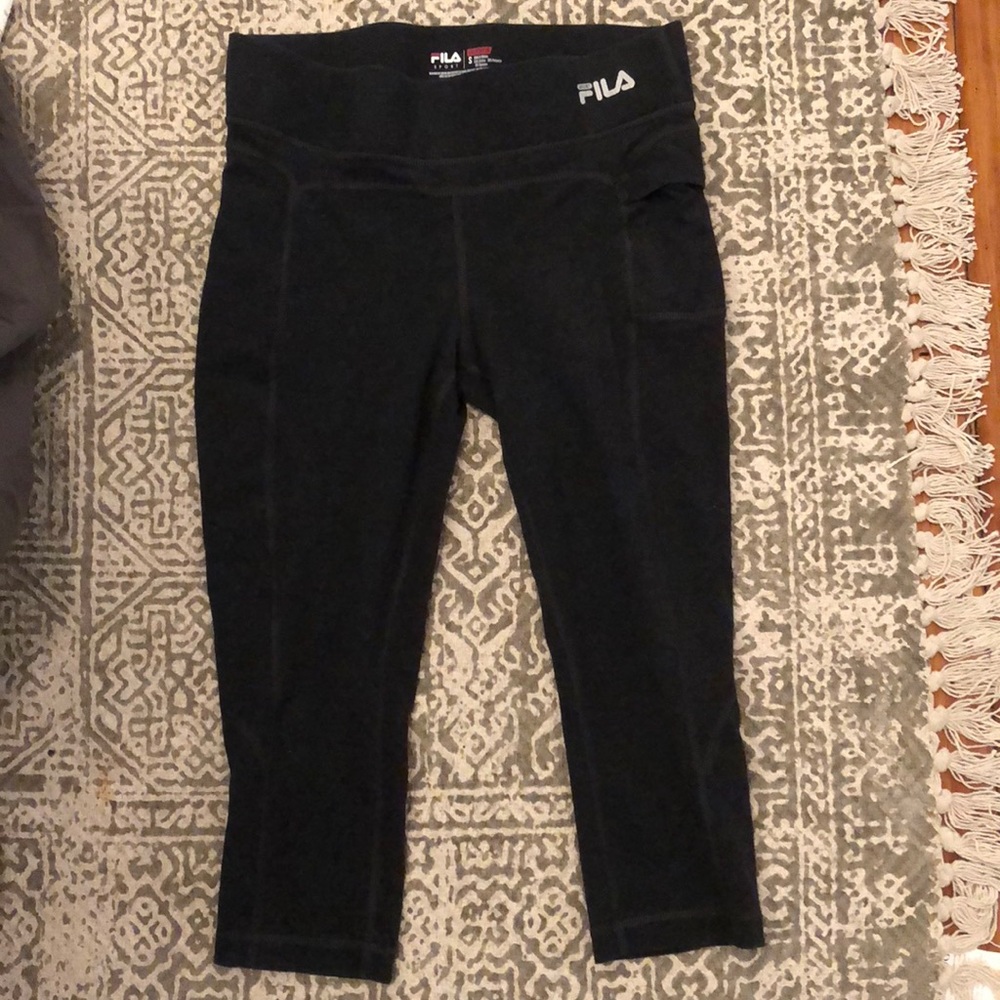 Dark grey cropped leggings